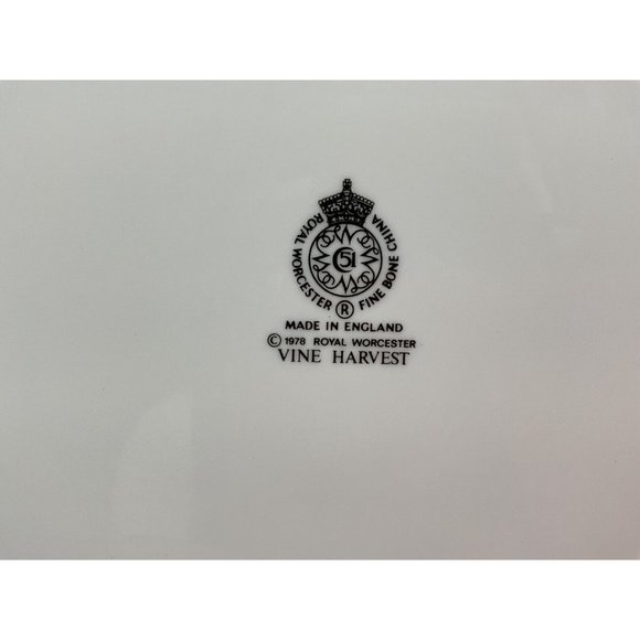 Royal Worchester Vine Harvest Cake Plate, Made in England, 11" Round - Picture 15 of 16